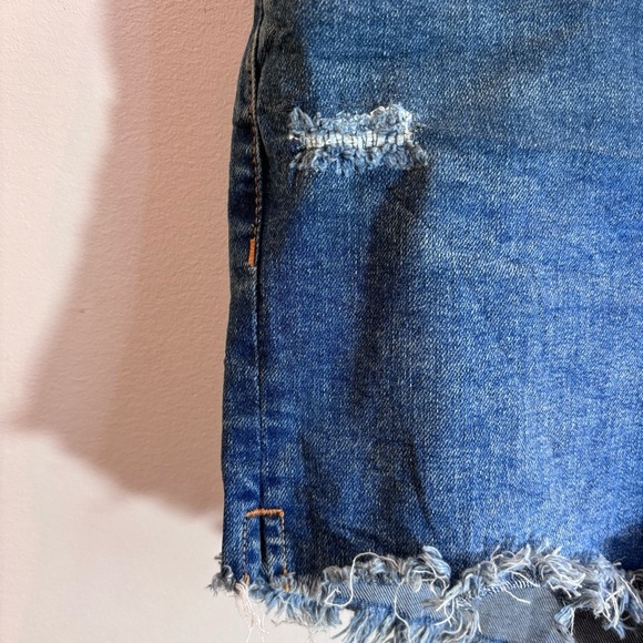 WE THE FREE SZ 28 Shorts CRVY Raw Hem Button Fly Slits Free People Denim Jeans - Picture 4 of 12